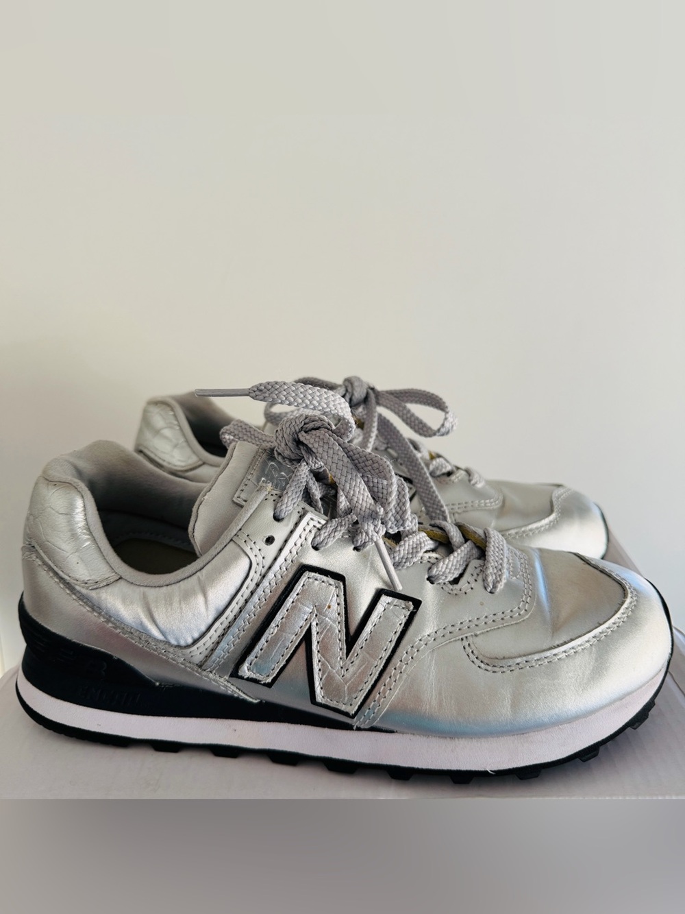 New Balance 574 Classic Retro Sneakers - Metallic Silver Women’s Size 7.5